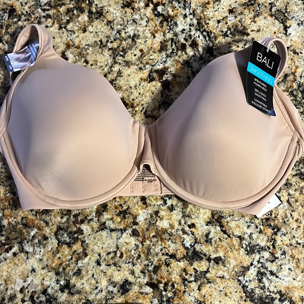 Bali 36 DD Smoothing convertible bra.